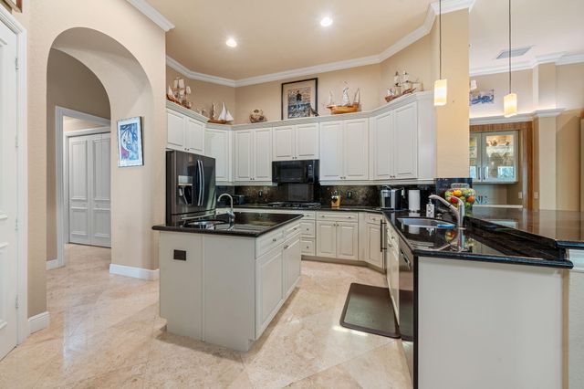 10710 Versailles Boulevard, Wellington, FL 33449