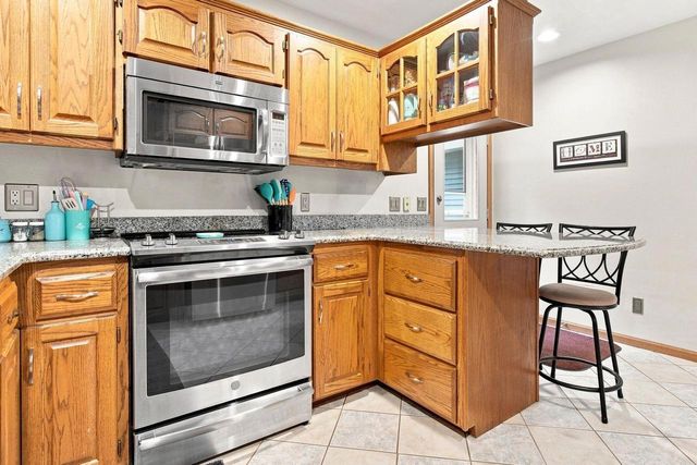 2420 BRANTWOOD DRIVE, Neenah, WI 54956