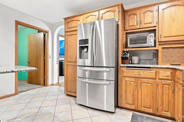 2420 BRANTWOOD DRIVE, Neenah, WI 54956