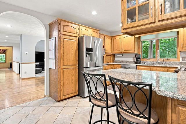 2420 BRANTWOOD DRIVE, Neenah, WI 54956