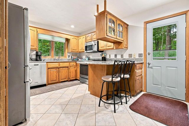 2420 BRANTWOOD DRIVE, Neenah, WI 54956