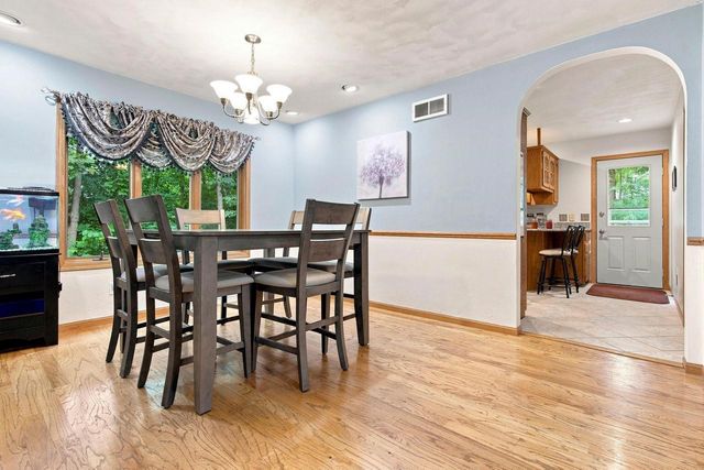 2420 BRANTWOOD DRIVE, Neenah, WI 54956