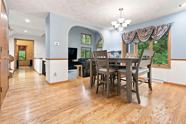 2420 BRANTWOOD DRIVE, Neenah, WI 54956