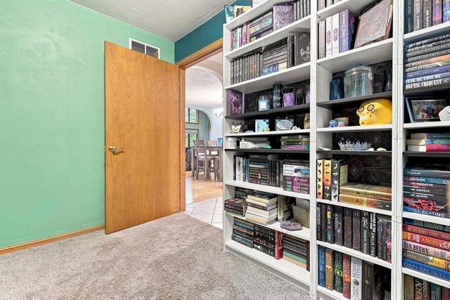 2420 BRANTWOOD DRIVE, Neenah, WI 54956