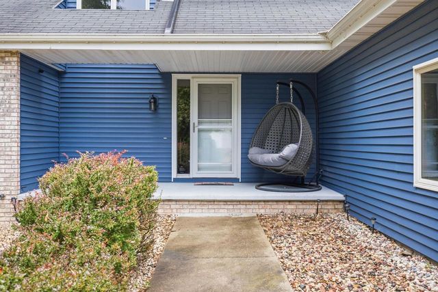 2420 BRANTWOOD DRIVE, Neenah, WI 54956