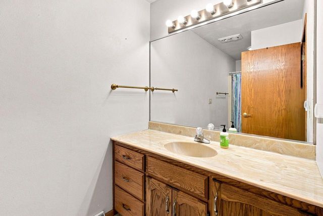 2420 BRANTWOOD DRIVE, Neenah, WI 54956