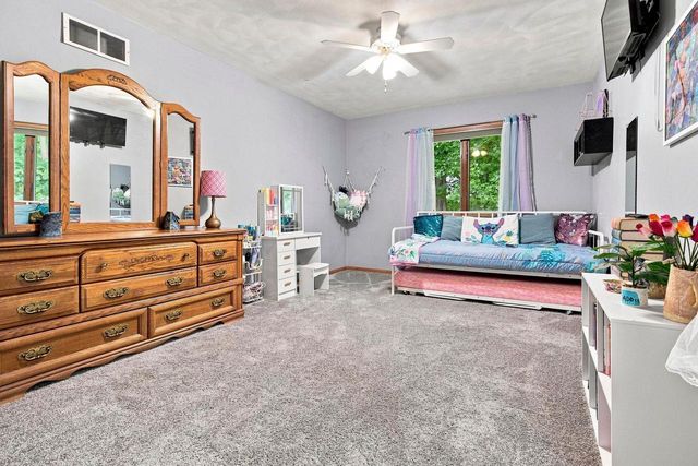 2420 BRANTWOOD DRIVE, Neenah, WI 54956