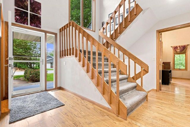 2420 BRANTWOOD DRIVE, Neenah, WI 54956