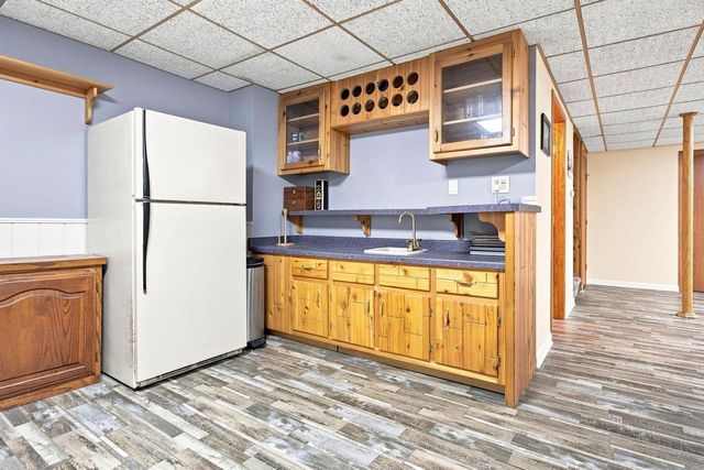 2420 BRANTWOOD DRIVE, Neenah, WI 54956