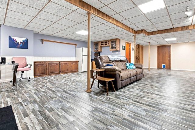 2420 BRANTWOOD DRIVE, Neenah, WI 54956