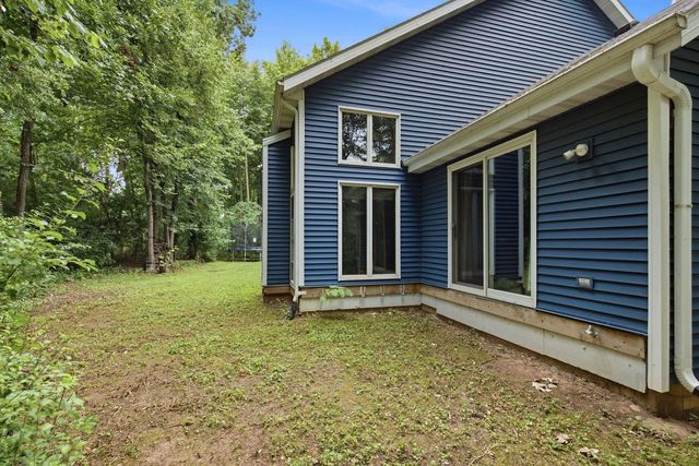2420 BRANTWOOD DRIVE, Neenah, WI 54956