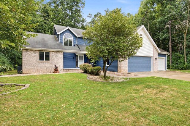 2420 BRANTWOOD DRIVE, Neenah, WI 54956