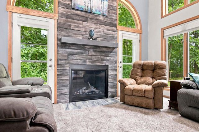 2420 BRANTWOOD DRIVE, Neenah, WI 54956