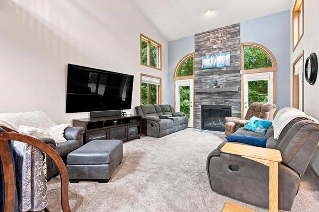 2420 BRANTWOOD DRIVE, Neenah, WI 54956