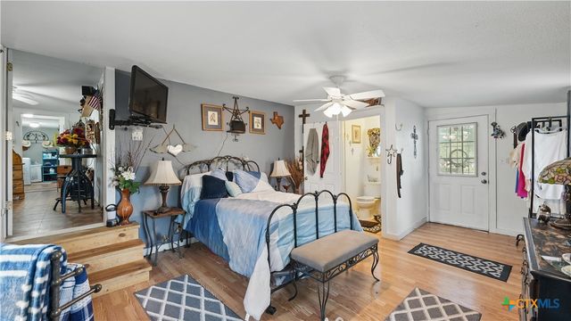 15521 E Highway 90, Kingsbury, TX 78638
