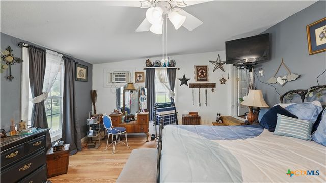15521 E Highway 90, Kingsbury, TX 78638