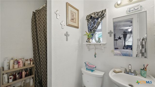 15521 E Highway 90, Kingsbury, TX 78638