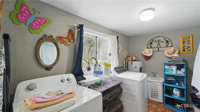 15521 E Highway 90, Kingsbury, TX 78638