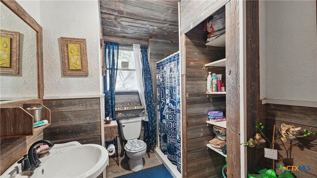 15521 E Highway 90, Kingsbury, TX 78638
