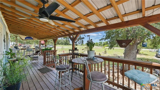 15521 E Highway 90, Kingsbury, TX 78638