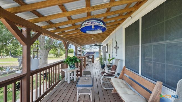 15521 E Highway 90, Kingsbury, TX 78638