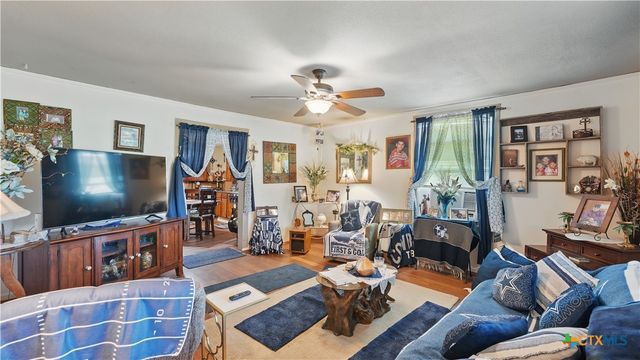 15521 E Highway 90, Kingsbury, TX 78638