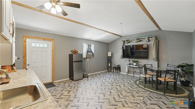 15521 E Highway 90, Kingsbury, TX 78638