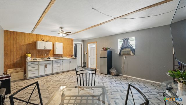 15521 E Highway 90, Kingsbury, TX 78638