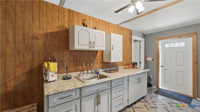 15521 E Highway 90, Kingsbury, TX 78638