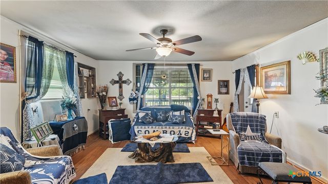 15521 E Highway 90, Kingsbury, TX 78638