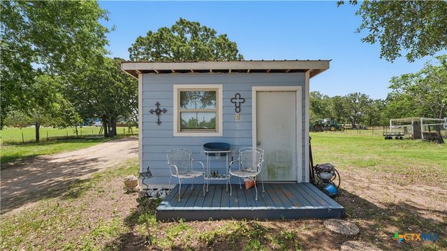 15521 E Highway 90, Kingsbury, TX 78638