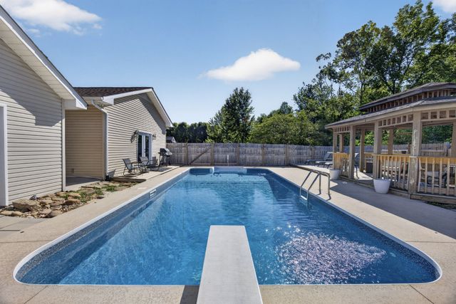 102 Oak Springs Ln, Rickman, TN 38580