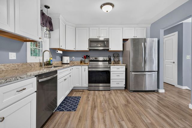 3 Underwood Drive, Litchfield, NH 03052