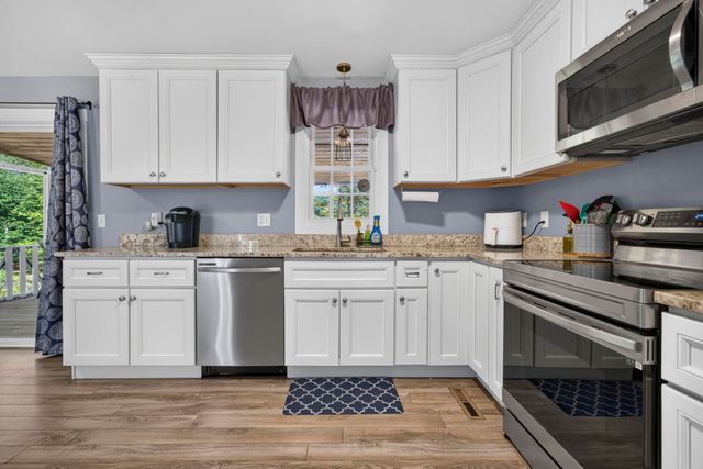 3 Underwood Drive, Litchfield, NH 03052