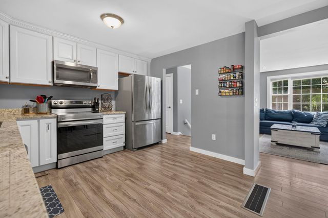 3 Underwood Drive, Litchfield, NH 03052