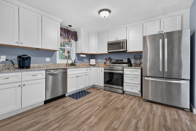 3 Underwood Drive, Litchfield, NH 03052