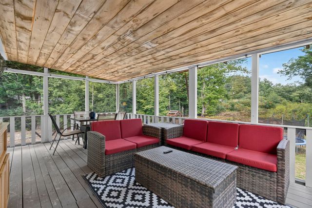 3 Underwood Drive, Litchfield, NH 03052