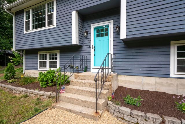 3 Underwood Drive, Litchfield, NH 03052