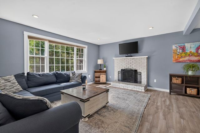 3 Underwood Drive, Litchfield, NH 03052