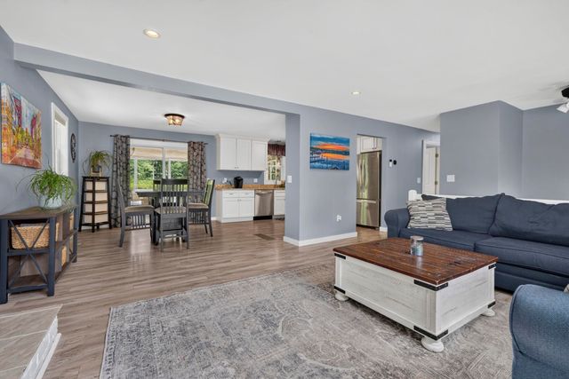 3 Underwood Drive, Litchfield, NH 03052