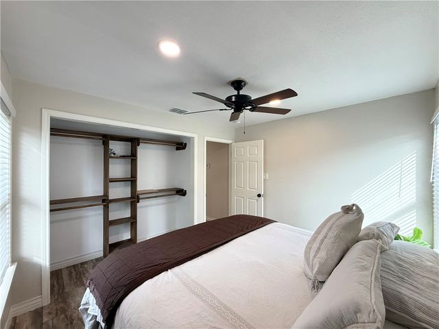 941 Acacia Dr, Corpus Christi, TX 78408