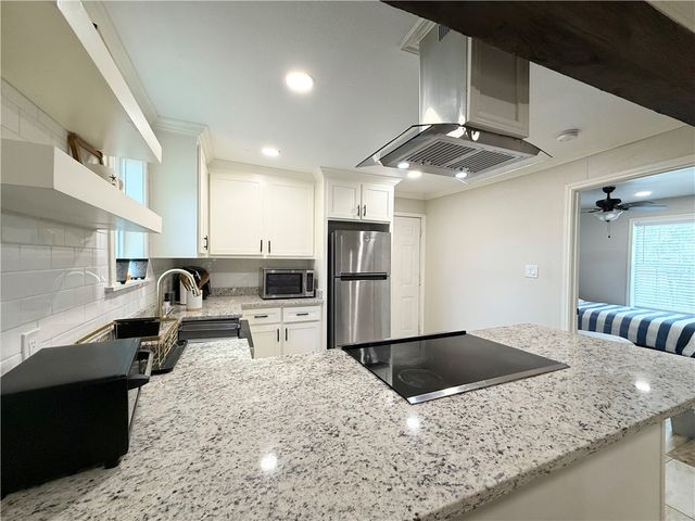 941 Acacia Dr, Corpus Christi, TX 78408