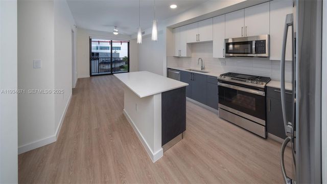 19401 W Dixie Hwy 307, Miami, FL 33180