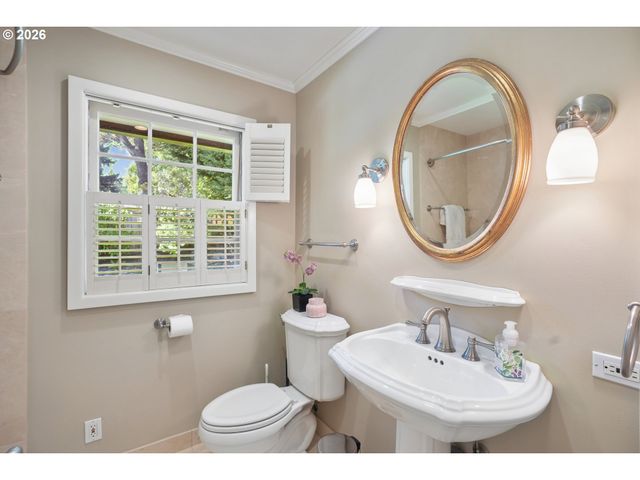 908 Sw DAVENPORT St, Portland, OR 97201