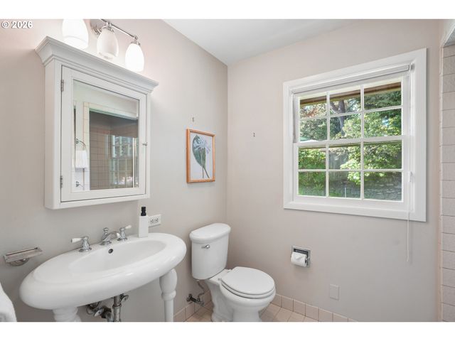 908 Sw DAVENPORT St, Portland, OR 97201