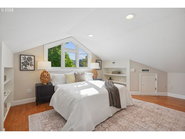 908 Sw DAVENPORT St, Portland, OR 97201