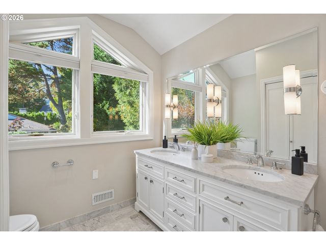 908 Sw DAVENPORT St, Portland, OR 97201