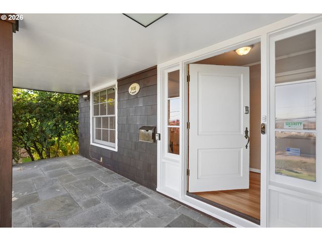 908 Sw DAVENPORT St, Portland, OR 97201