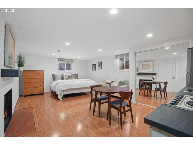 908 Sw DAVENPORT St, Portland, OR 97201