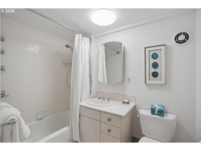 908 Sw DAVENPORT St, Portland, OR 97201